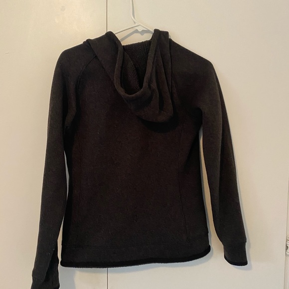 North Face pull-over hoodie - Picture 3 of 3